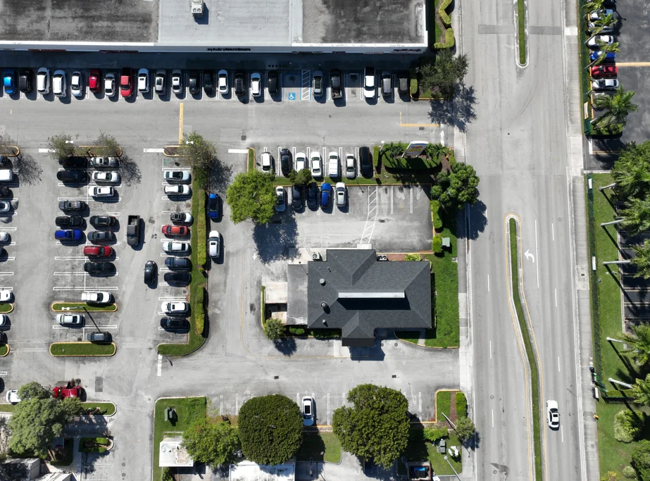 Former Pizza Hut — Sale in Miami, FL, photo 2 of 3