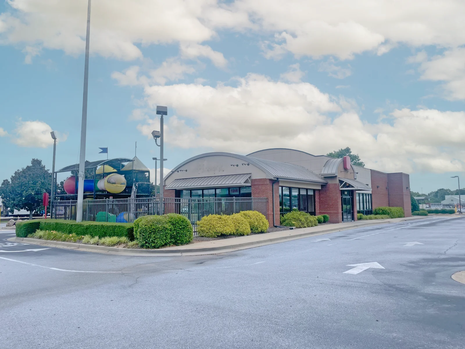 Former Chick-fil-A — Sale in Oxford, AL, photo 2 of 8