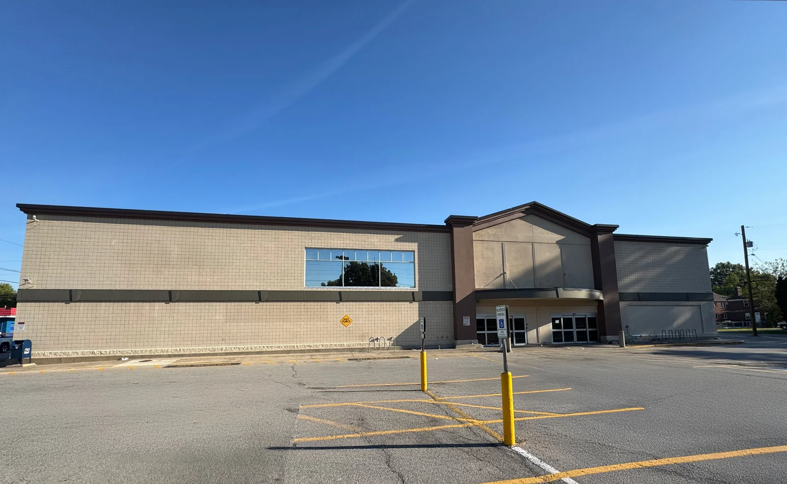 Freestanding Building for Sale — Sale in Louisville, KY, photo 1 of 1