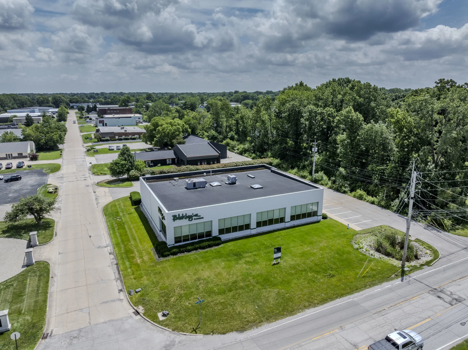 8765 Hague Road — Sale in Indianapolis, IN, photo 2 of 4