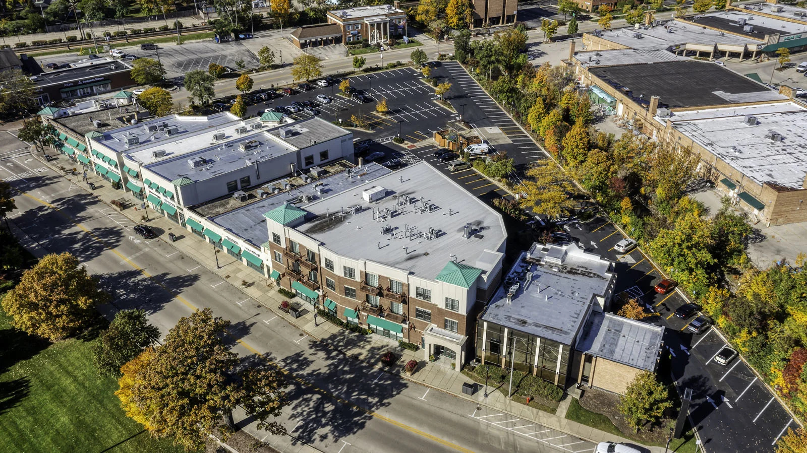 Village Green Shopping Center — Sale in Northbrook, IL, photo 4 of 5