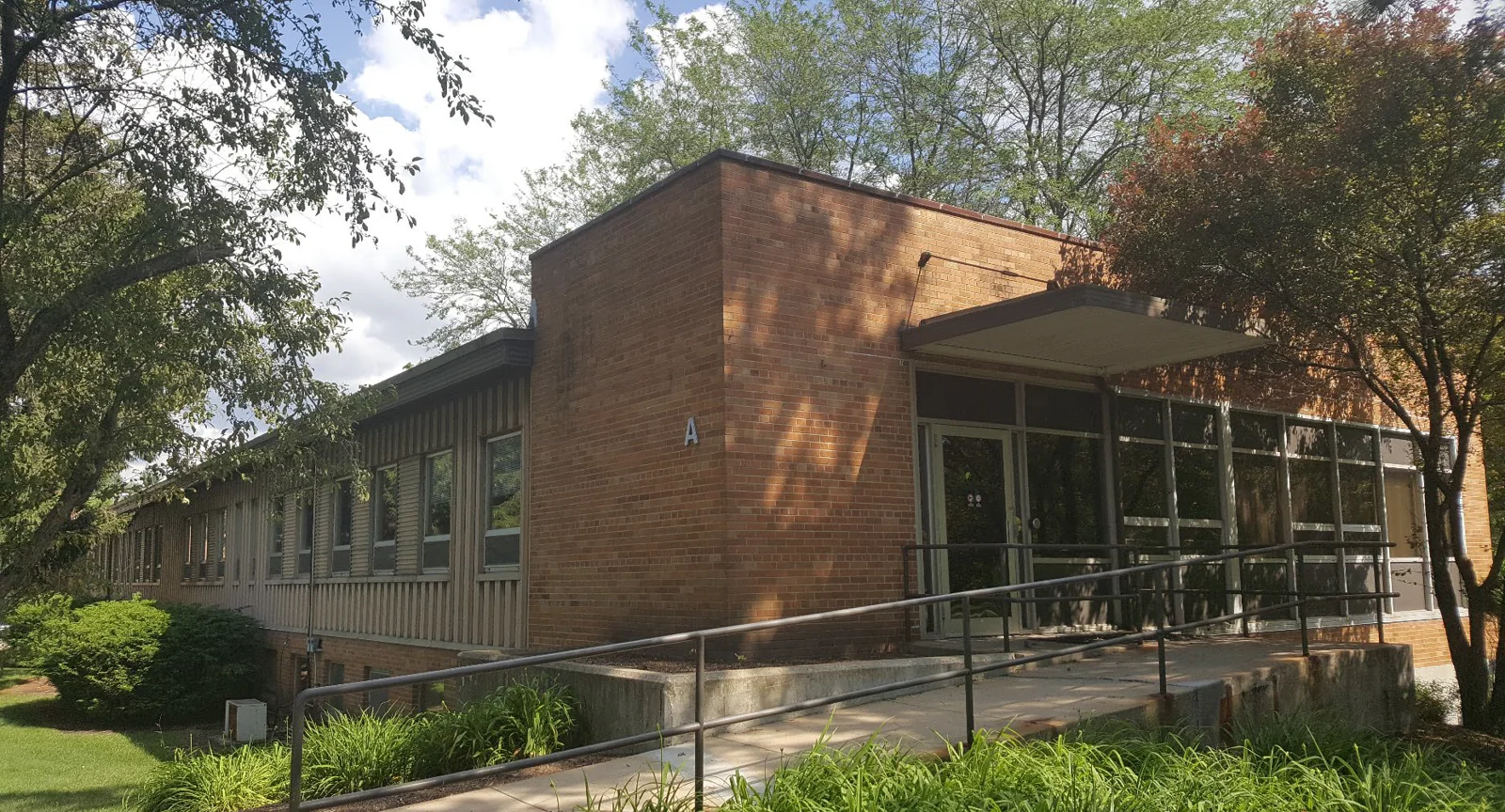 Office/Industrial/Lab/Educational/R&D Facility — Sale in Wisconsin Rapids, WI, photo 1 of 4