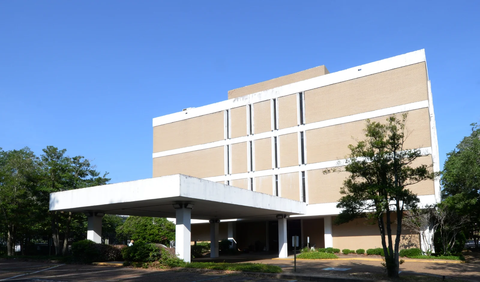 1600 N State Street — Sale in Jackson, MS, photo 1 of 1