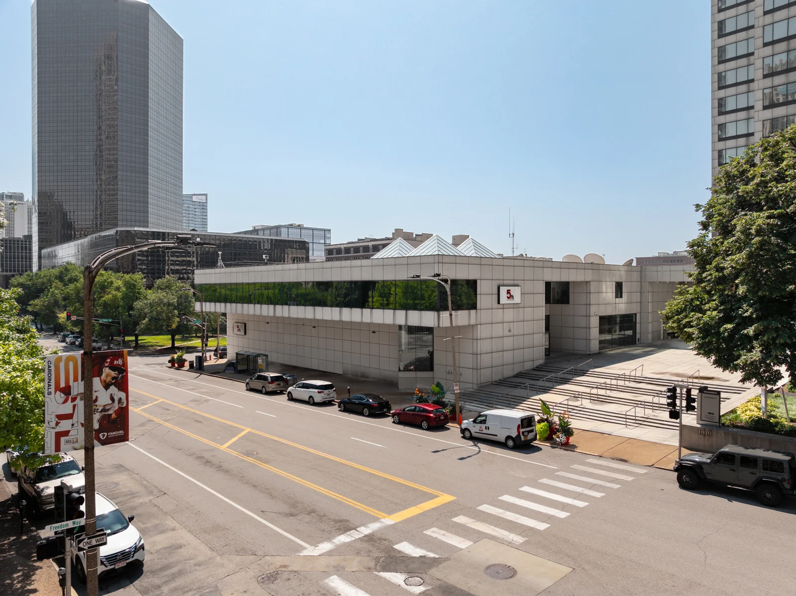 1000 Market St — Sale in St. Louis, MO, photo 1 of 8
