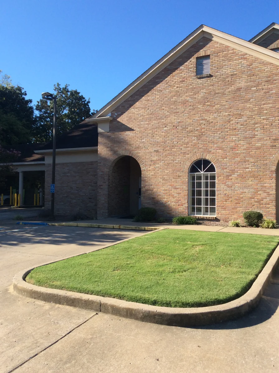 Former Regions Bank — Sale in Leland, MS, photo 2 of 8