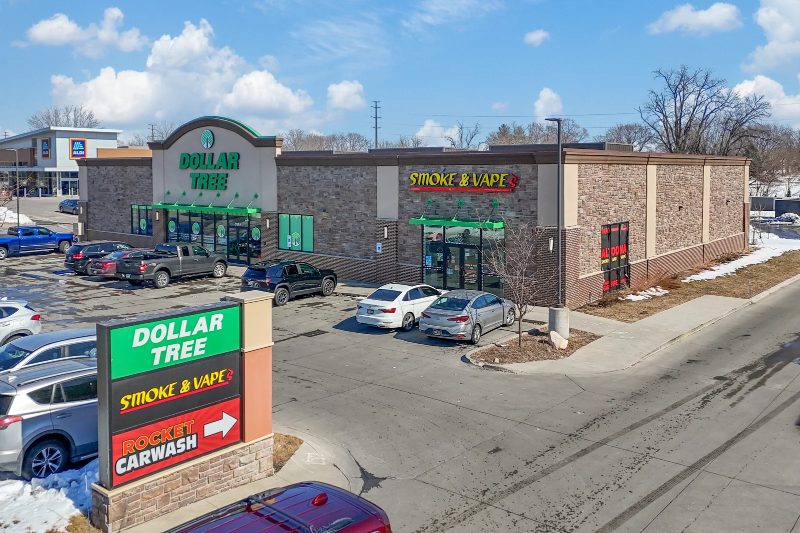 Two-Tenant Dollar Tree Anchored Retail Investment — Sale in Altoona, IA, photo 2 of 3
