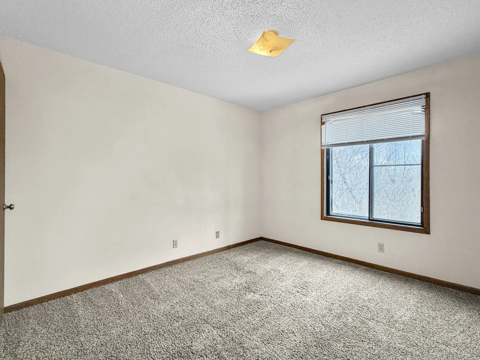 Riverview Apartments — Sale in Ames, IA, photo 7 of 8