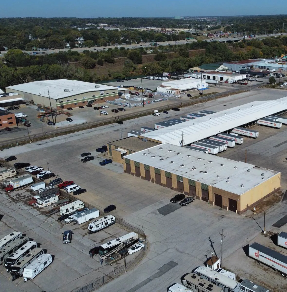 Rare Cross-Dock Truck Terminal Facility — Sale in Omaha, NE, photo 2 of 7