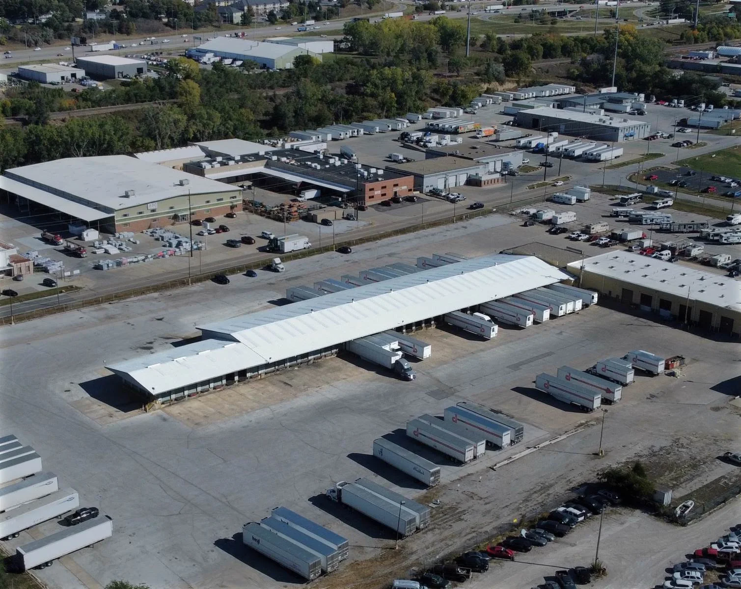 Rare Cross-Dock Truck Terminal Facility — Sale in Omaha, NE, photo 4 of 7