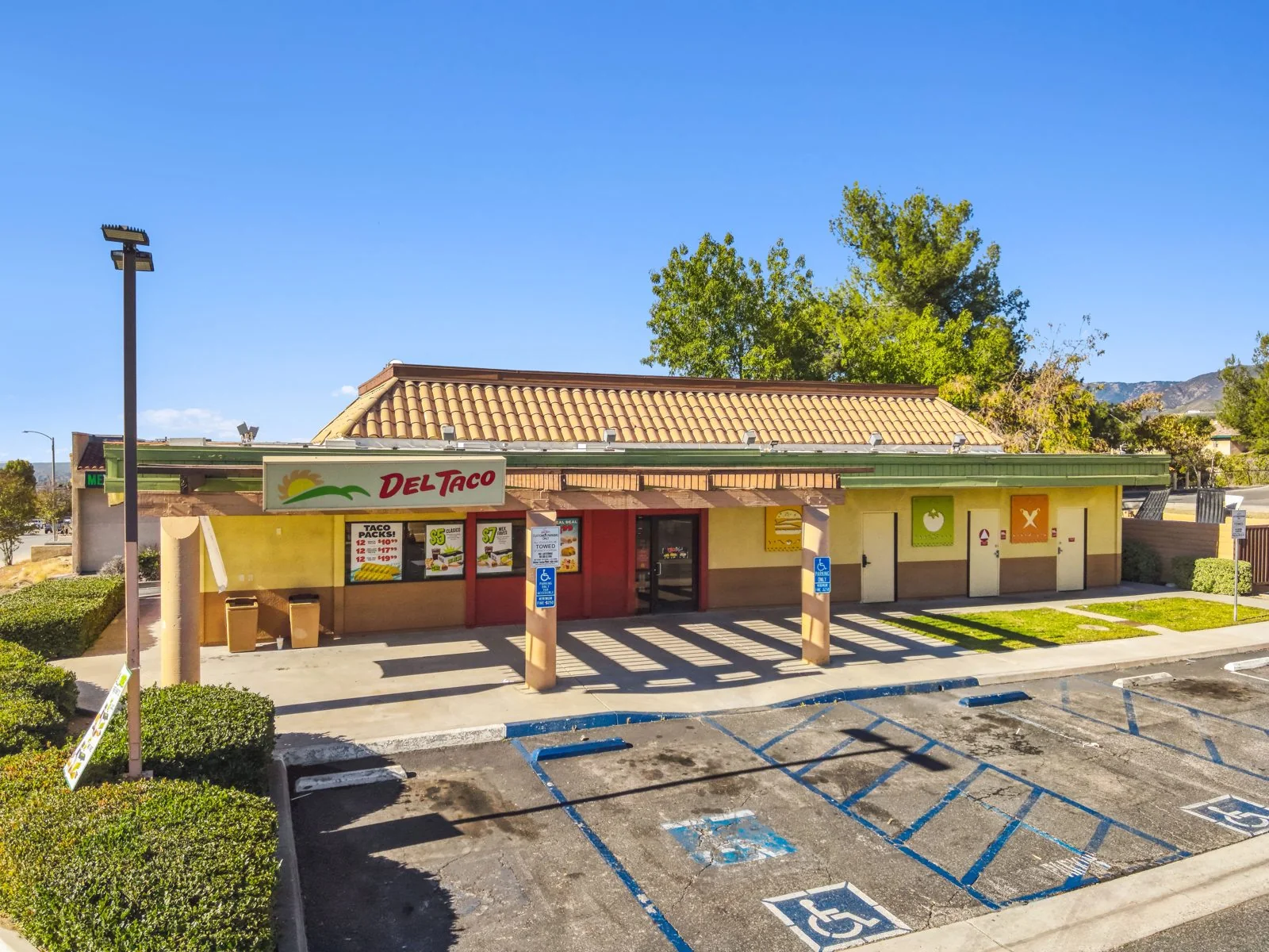 Del Taco Highland — Sale in Highland, CA, photo 2 of 3