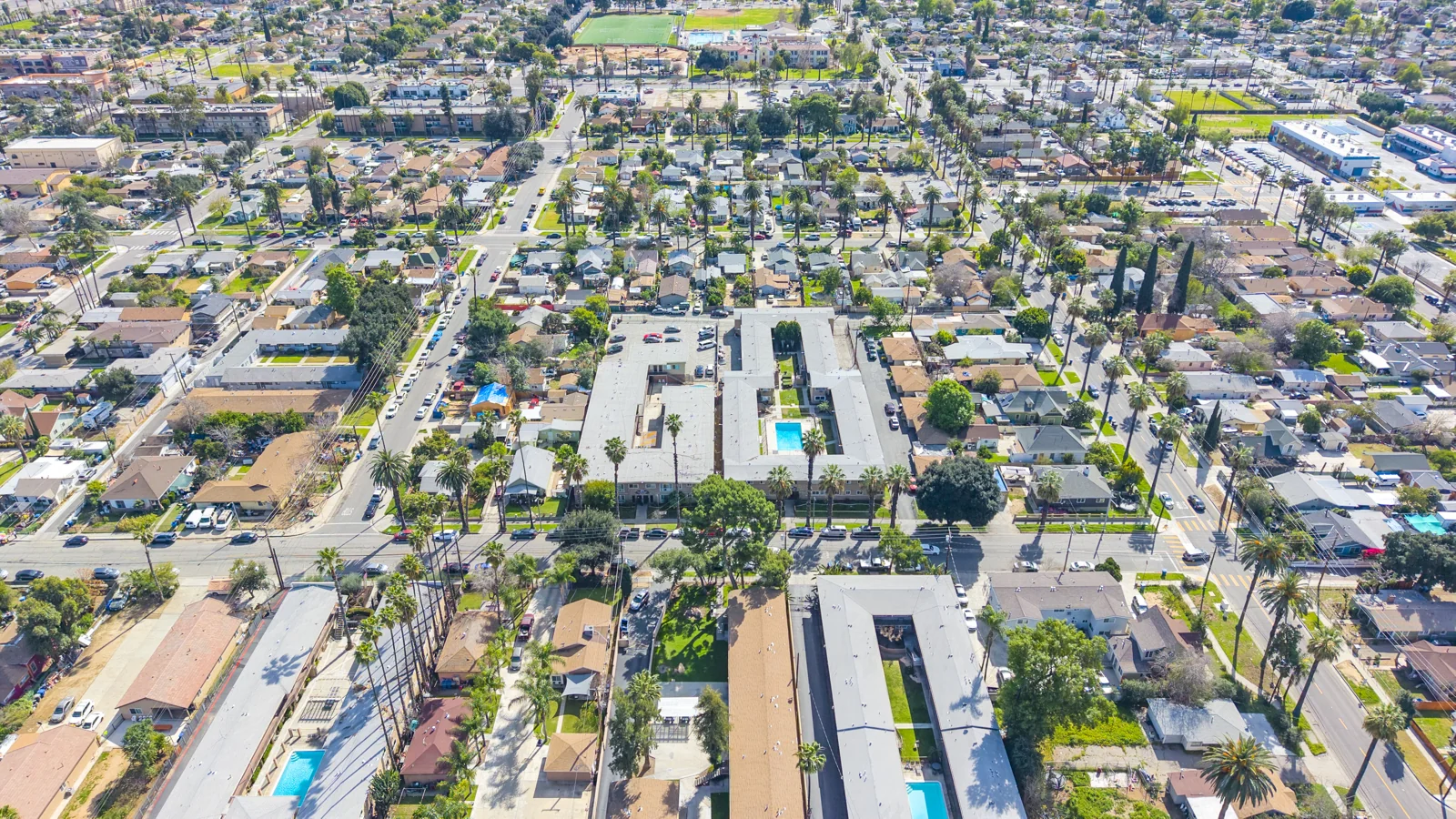 La Paz and Las Palmas Apartments — Sale in Riverside, CA, photo 1 of 8