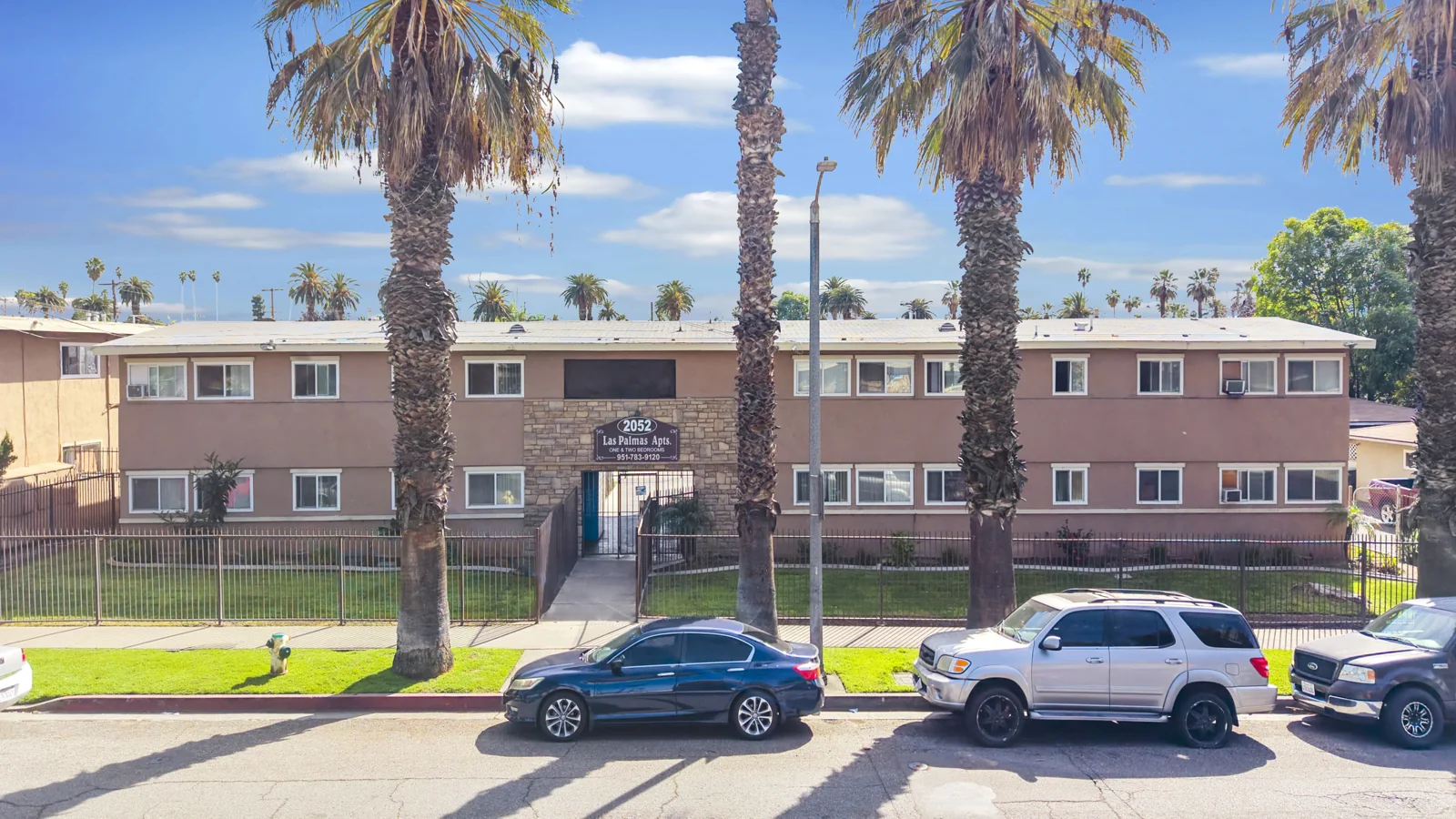 La Paz and Las Palmas Apartments — Sale in Riverside, CA, photo 6 of 8