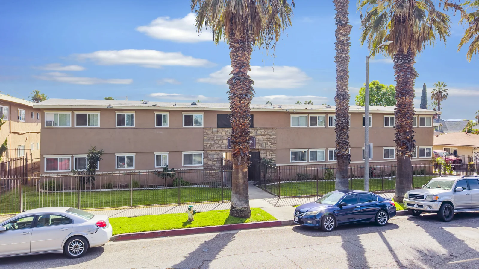 La Paz and Las Palmas Apartments — Sale in Riverside, CA, photo 8 of 8