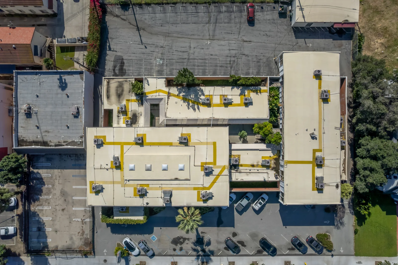 568 E Foothill Boulevard — Sale in Azusa, CA, photo 3 of 8