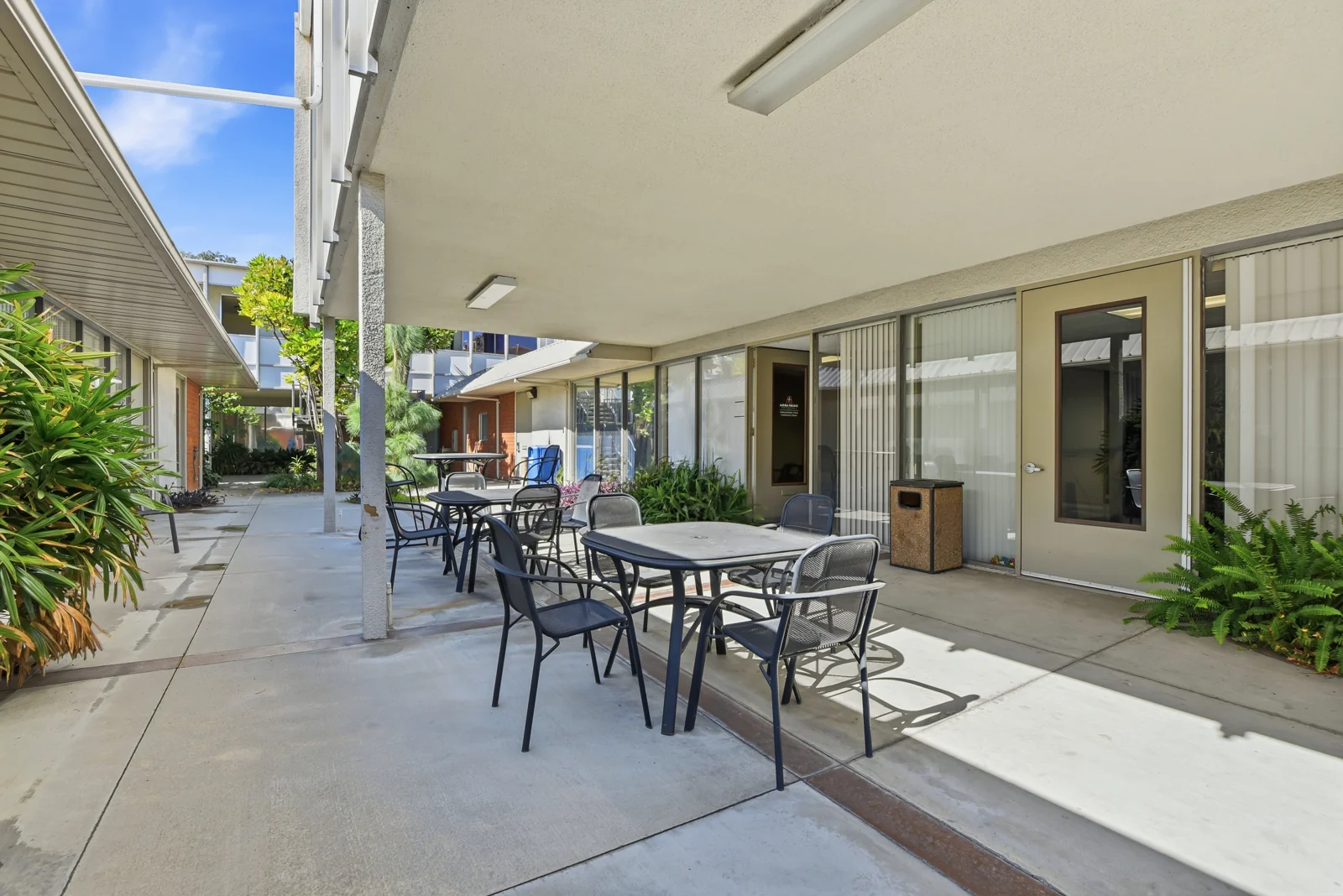 568 E Foothill Boulevard — Sale in Azusa, CA, photo 6 of 8