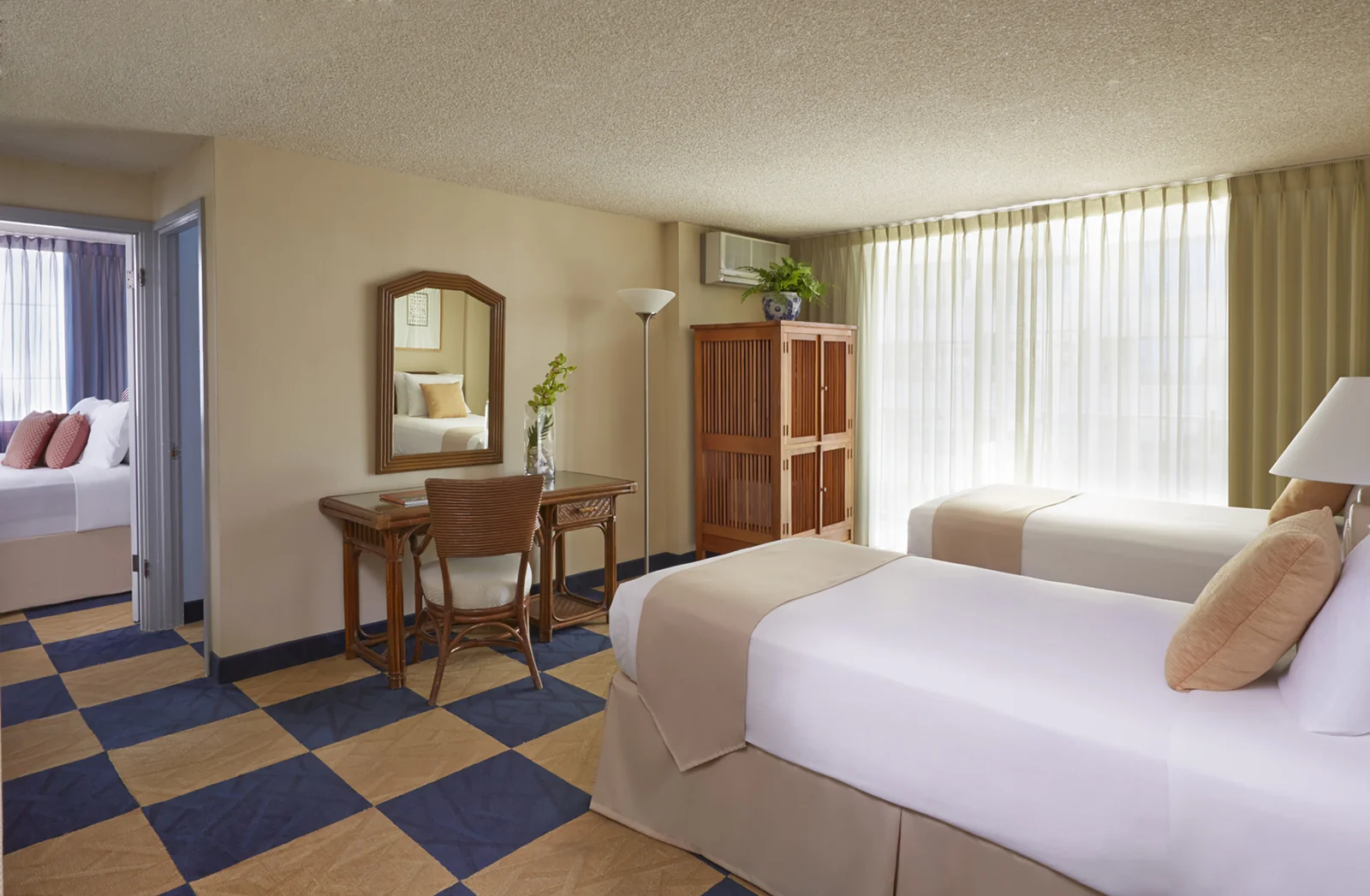 Ewa Hotel Waikiki — Sale in Honolulu, HI, photo 6 of 8