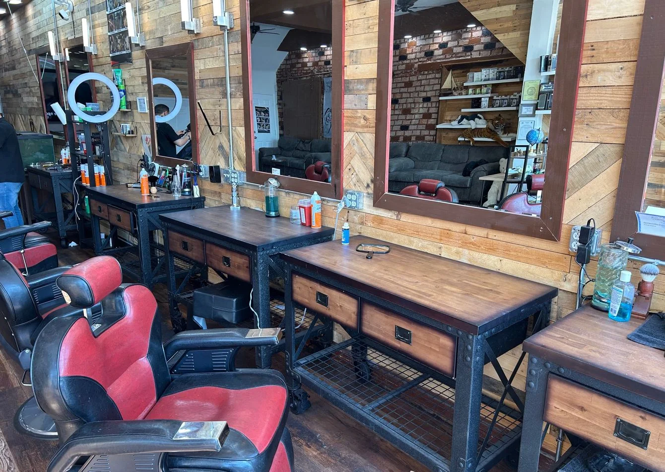 Thriving Turnkey Barber Shop with Staff –… — Sale in St Louis West, MO, photo 1 of 1