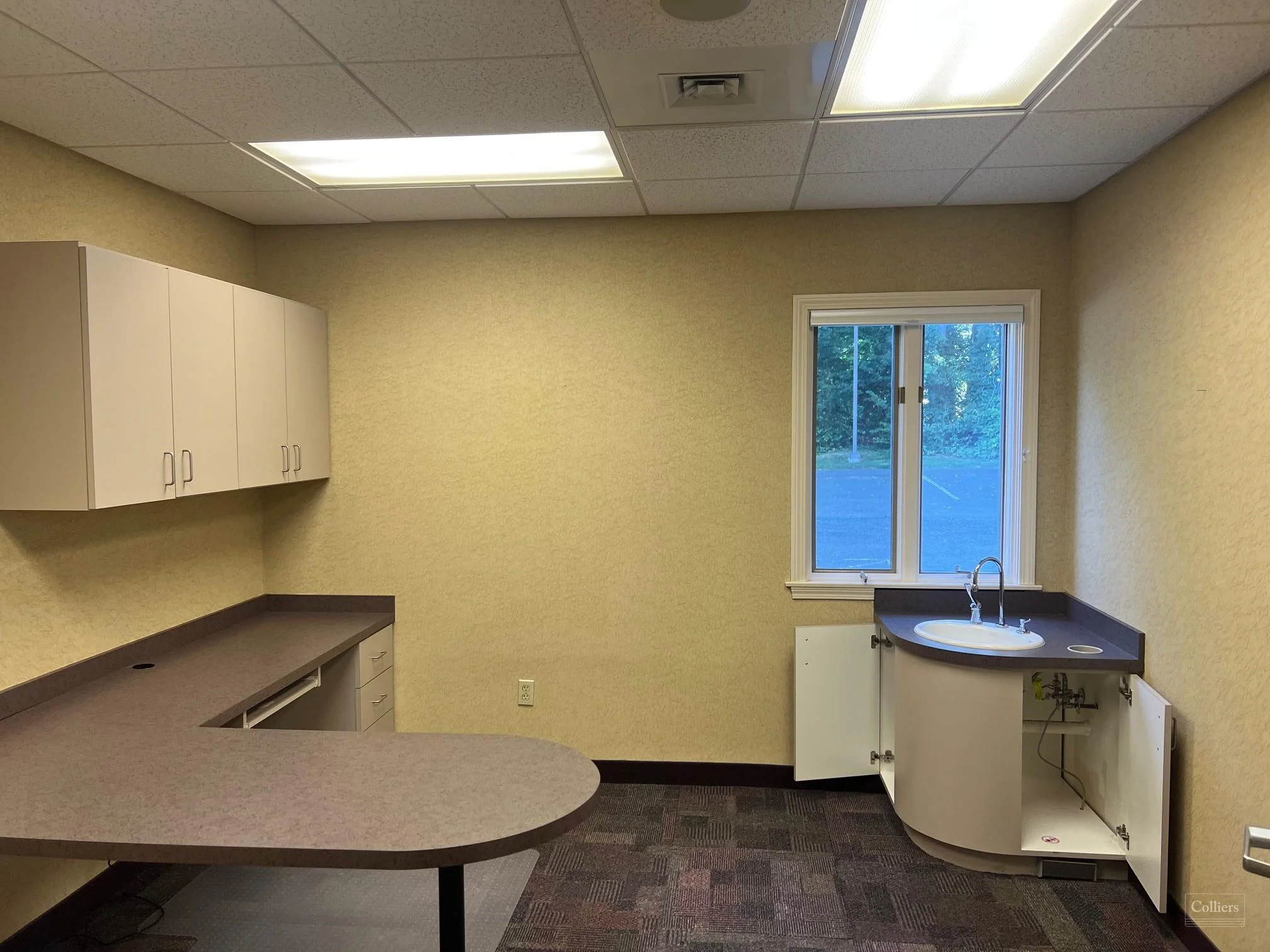 Investor User Opportunity — Sale in South Windsor, CT, photo 5 of 8