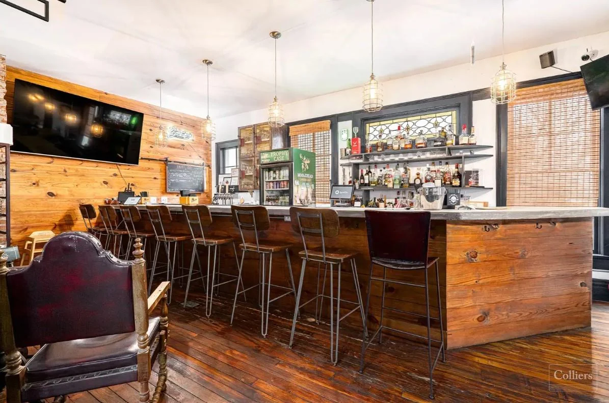 Restaurant For Sale or Lease | 117 E Riverside Dr — Sale in Jeffersonville, IN, photo 6 of 8