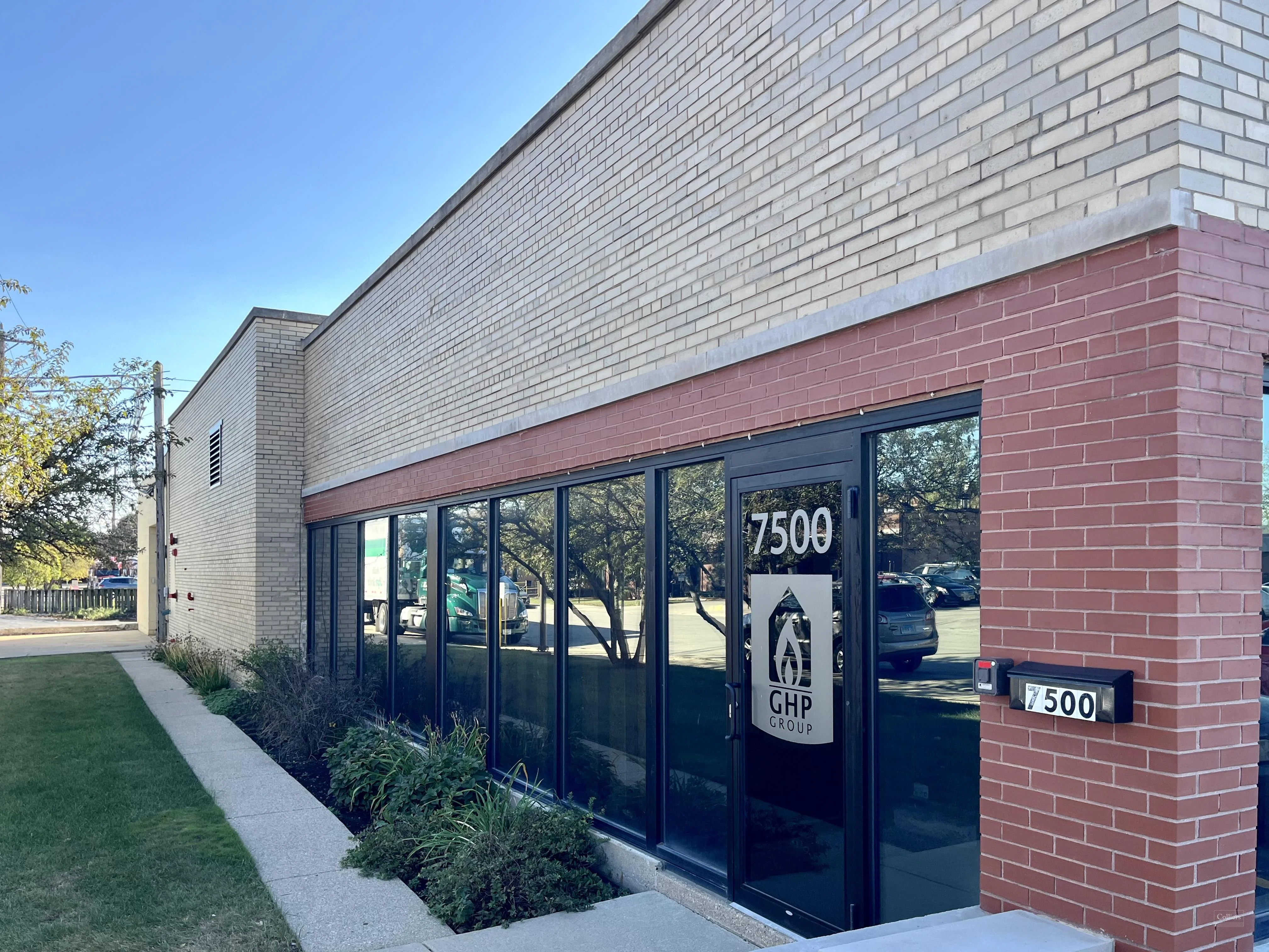 65,899 SF Available for Lease or Sale in Skokie — Sale in Skokie, IL, photo 1 of 8