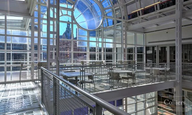 REIMAGINED DOWNTOWN RETAIL | OFFICE BUILDING — Sale in Milwaukee, WI, photo 5 of 8