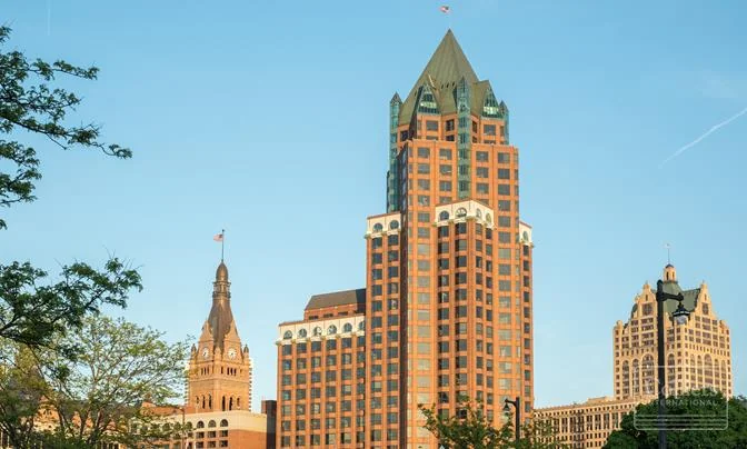 REIMAGINED DOWNTOWN RETAIL | OFFICE BUILDING — Sale in Milwaukee, WI, photo 7 of 8