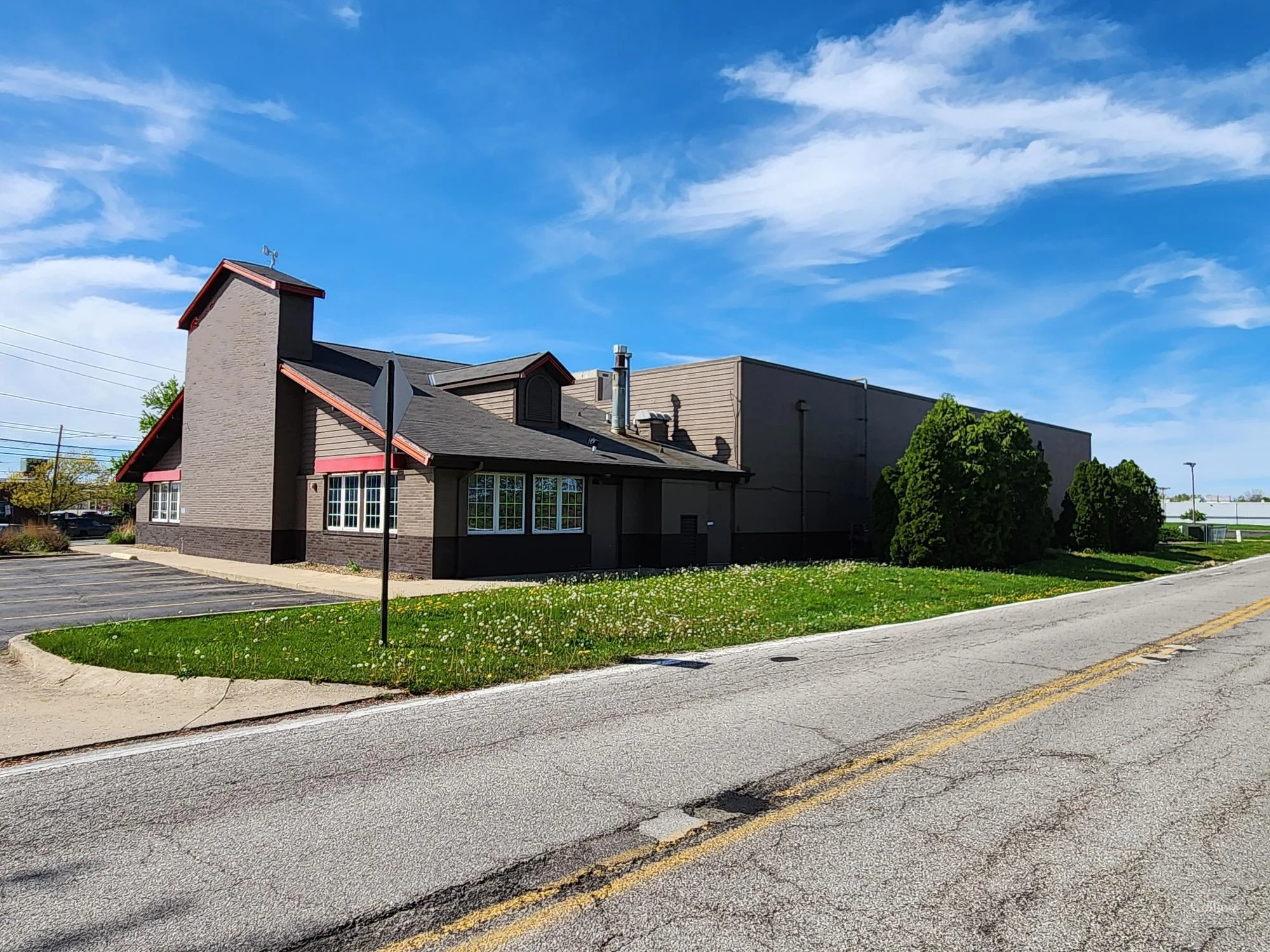For Sale or Lease | 2nd Generation Restaurant in Elyria — Sale in Elyria, OH, photo 3 of 6