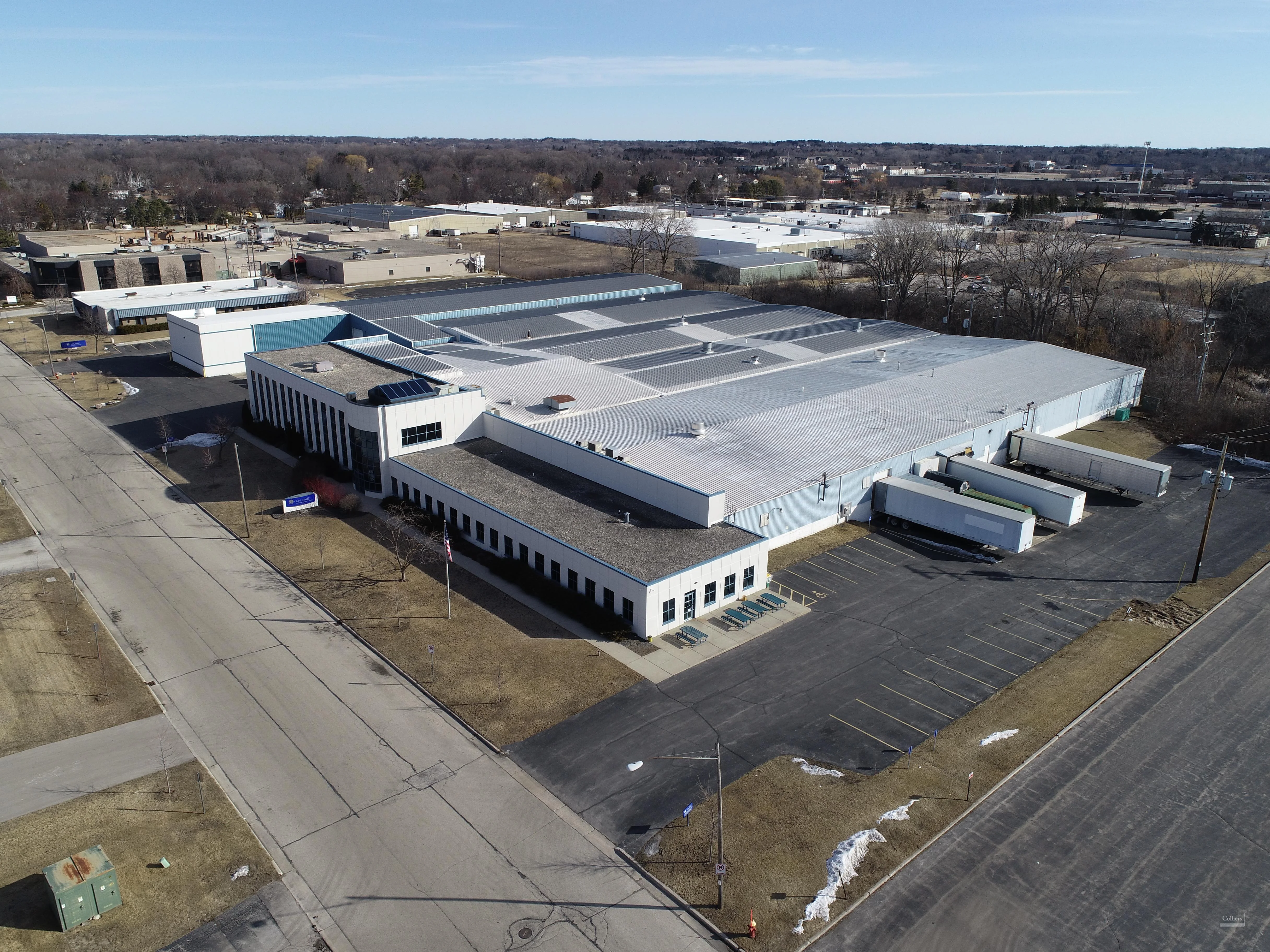 +/- 25,000 - 111,652 SF Available For Sale and Lease — Sale in Milwaukee, WI, photo 3 of 8