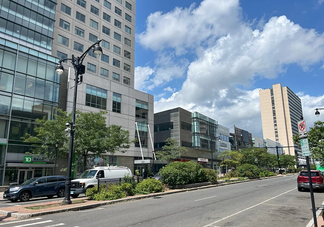 Hartford 21 — Lease in Hartford, CT, photo 2 of 8