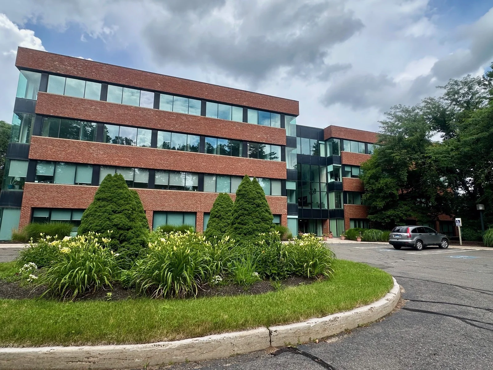 Office in Simsbury, CT — Lease in Simsbury, CT, photo 1 of 8