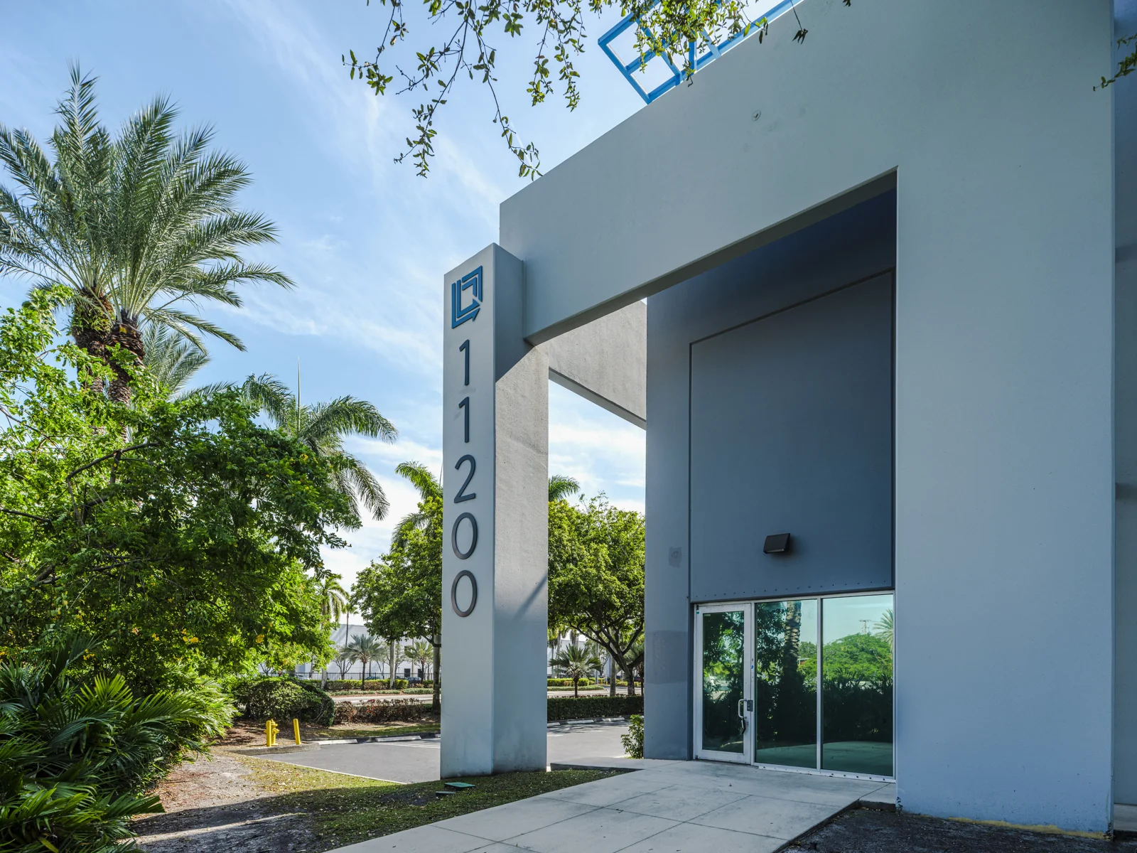 Dolphin Commerce Center — Lease in Doral, FL, photo 1 of 5