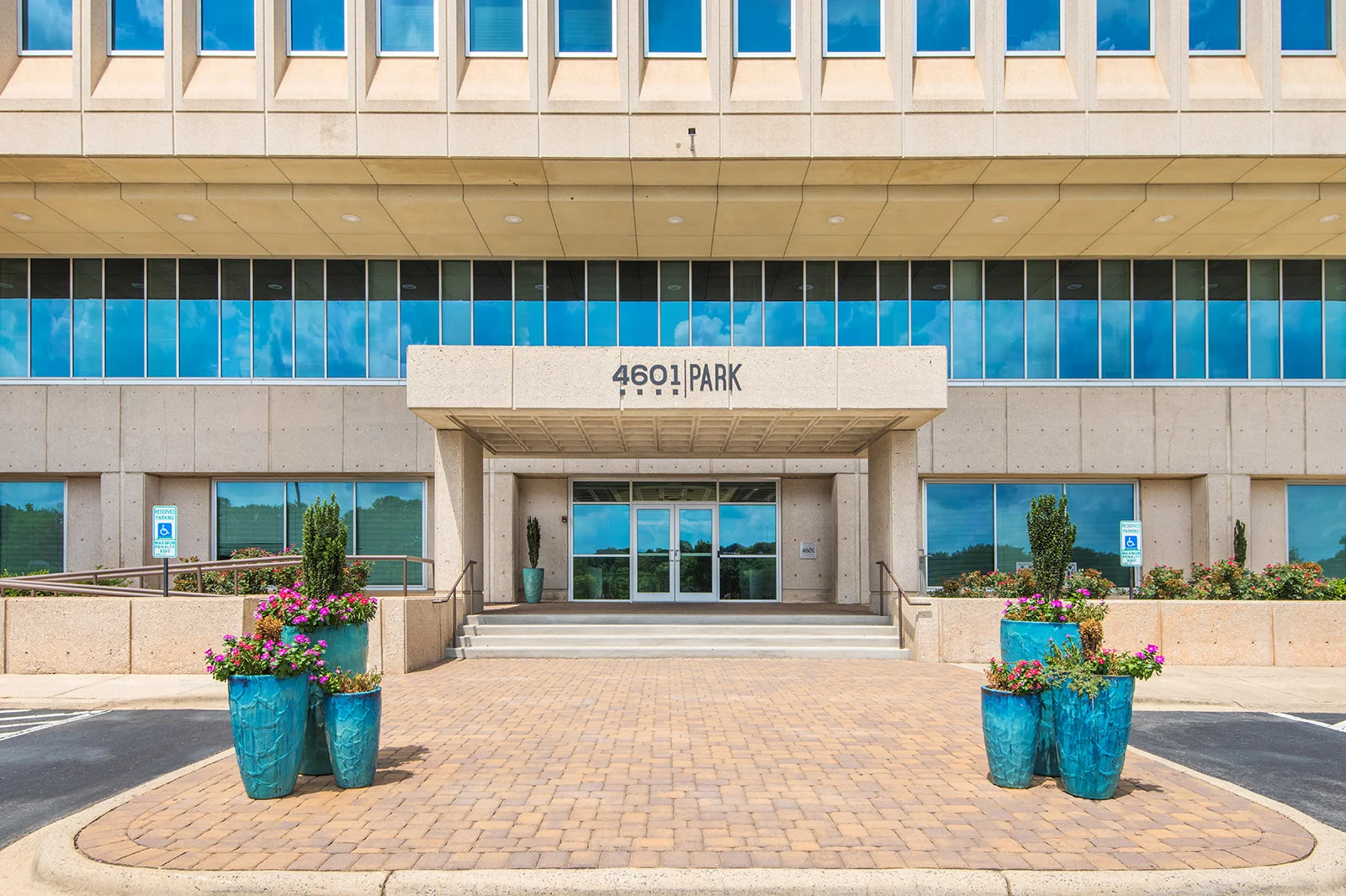 Office in Charlotte, NC — Lease in Charlotte, NC, photo 2 of 8