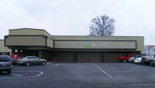 Regions Bank Office Building — Lease in Centre, AL, photo 1 of 1