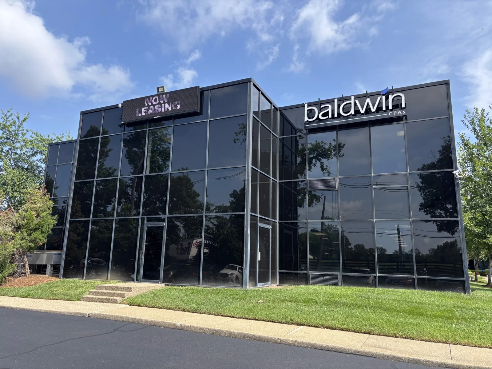 Office — Lease in Louisville, KY, photo 2 of 8
