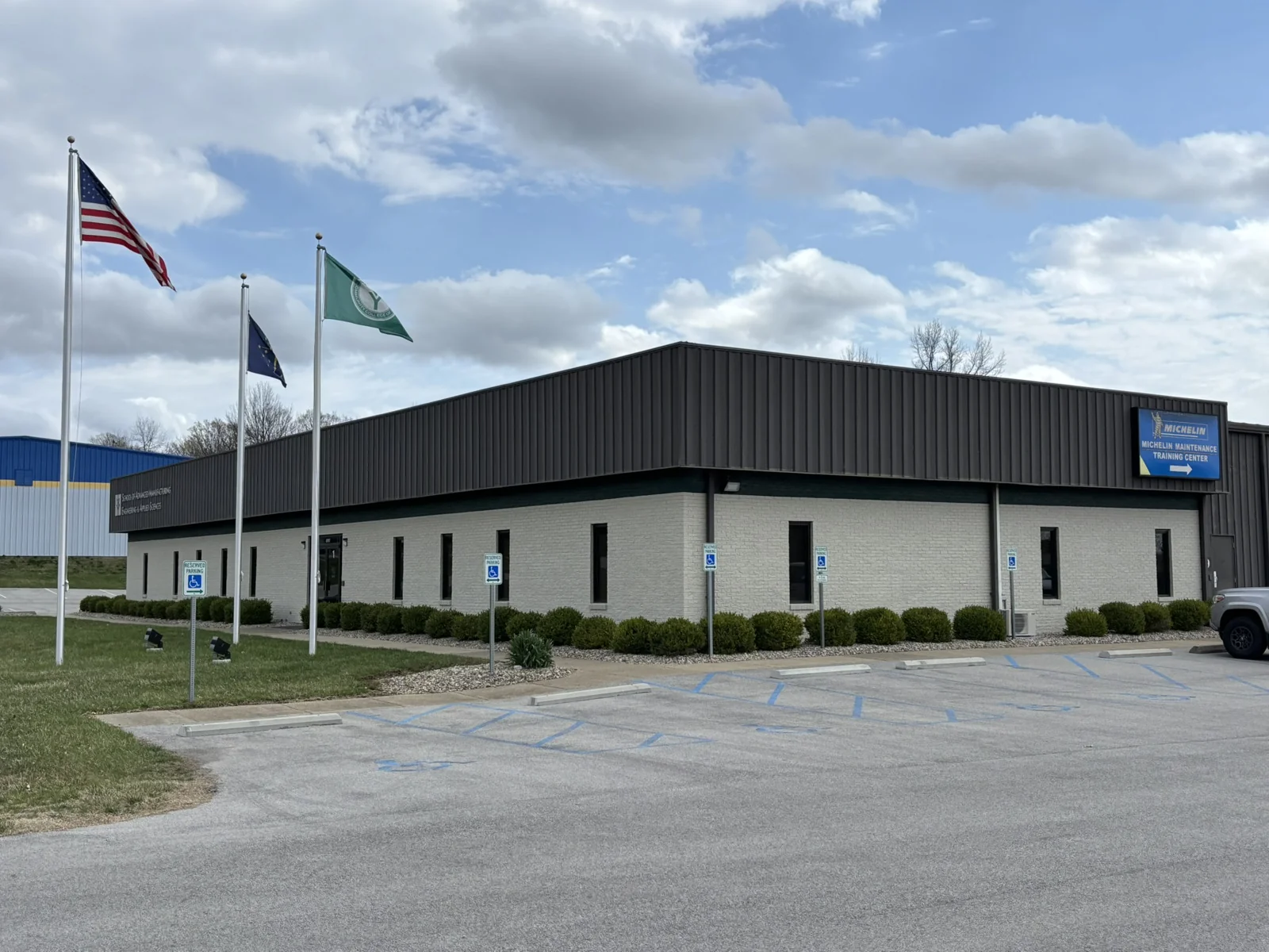 Industrial in Jeffersonville, IN — Sale in Jeffersonville, IN, photo 2 of 2