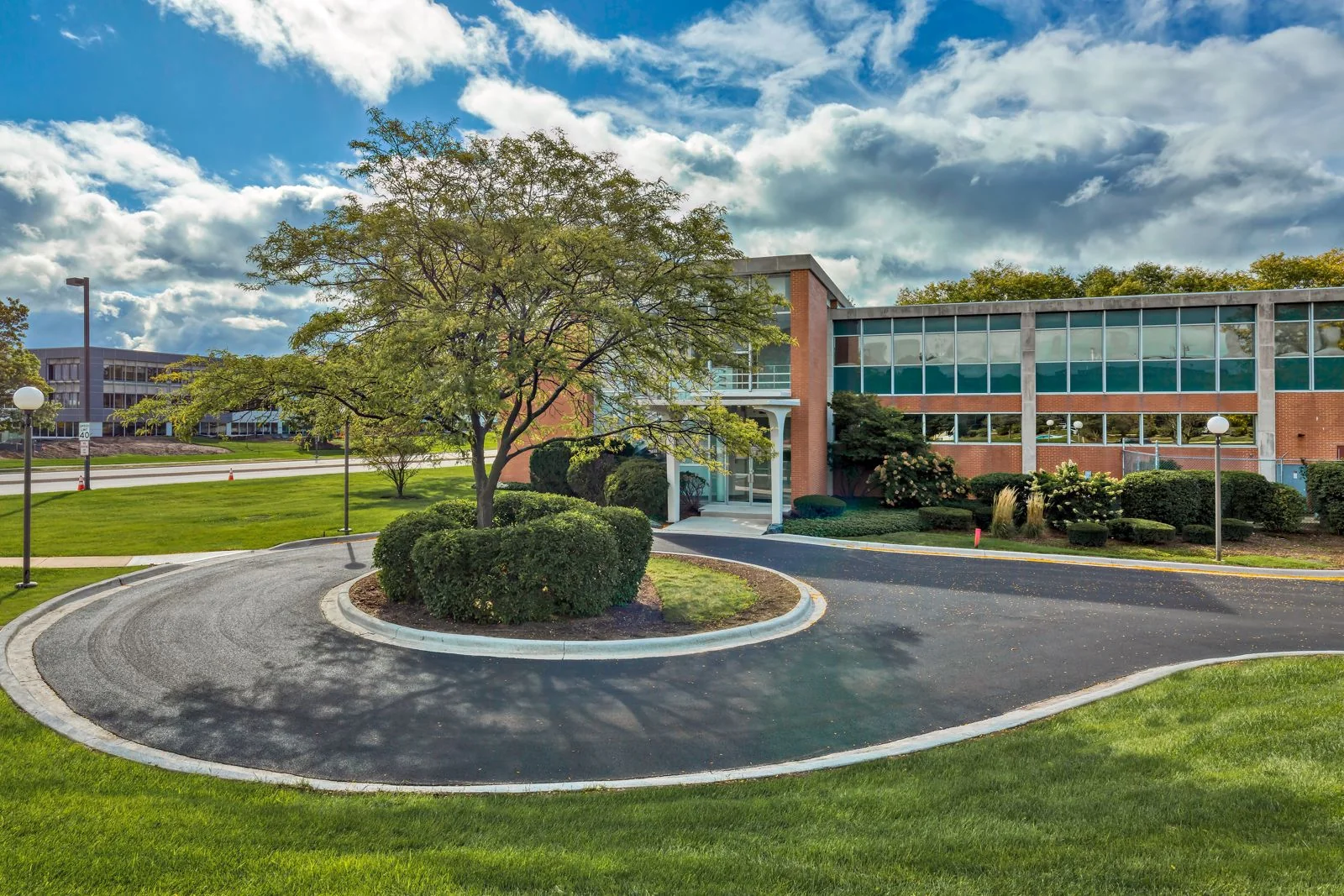Jorie Plaza — Lease in Oak Brook, IL, photo 2 of 8