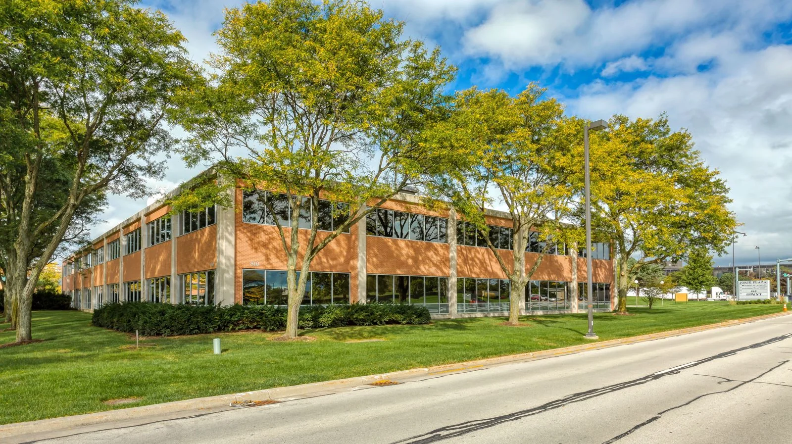 Jorie Plaza — Lease in Oak Brook, IL, photo 8 of 8