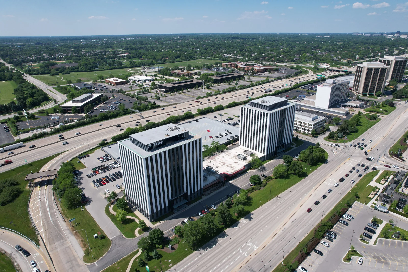Oak Brook 22 — Lease in Oak Brook, IL, photo 2 of 8