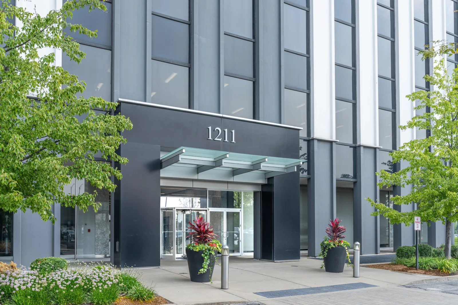 Oak Brook 22 — Lease in Oak Brook, IL, photo 4 of 8