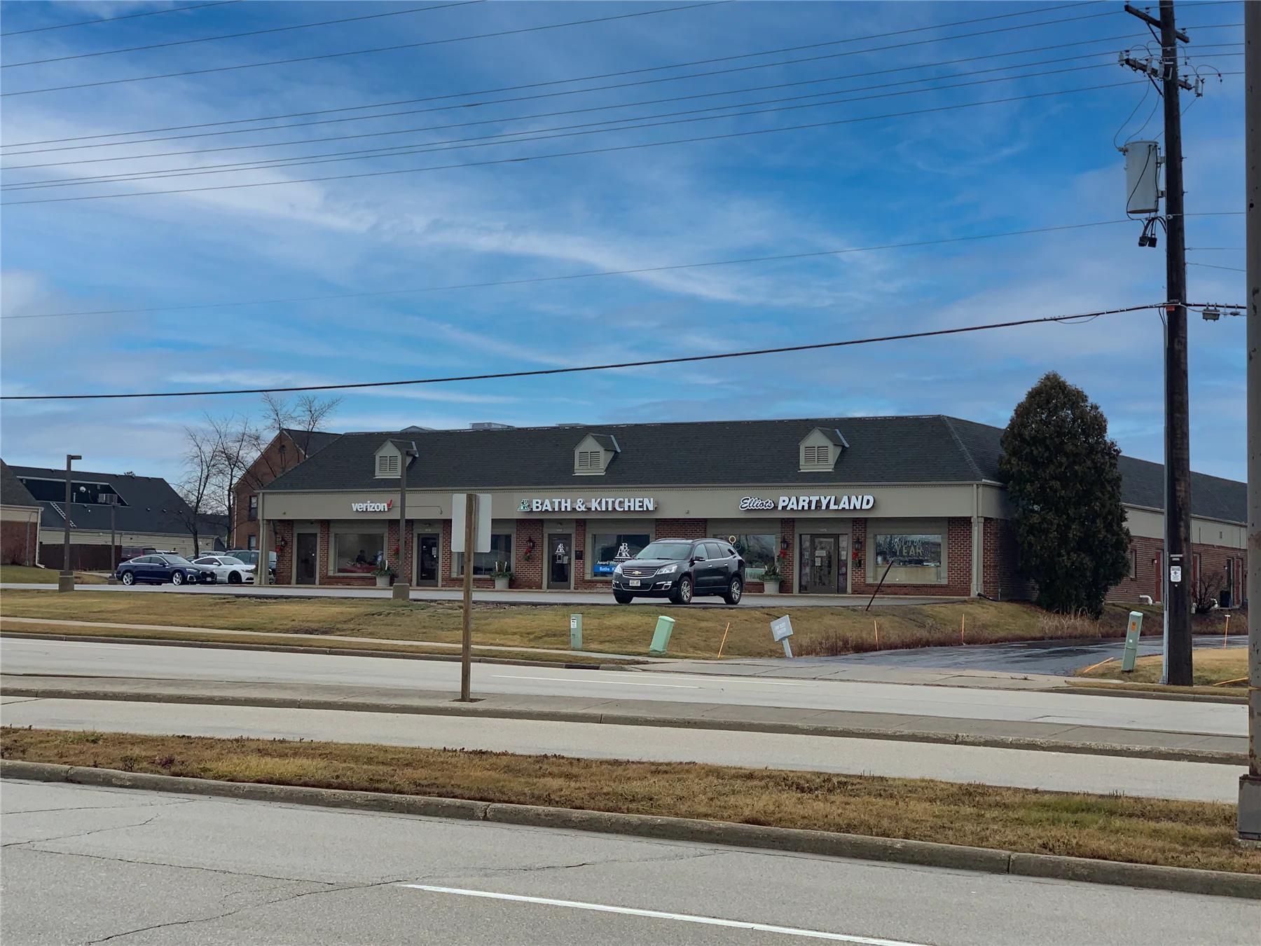 Towne Shops of Mequon — Lease in Mequon, WI, photo 1 of 1