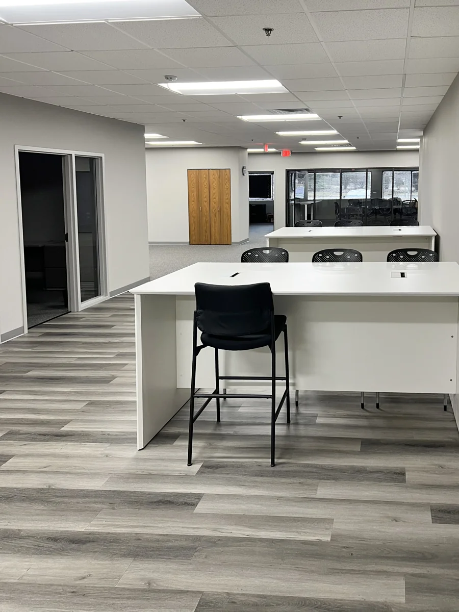 Commerce Center — Lease in Schaumburg, IL, photo 2 of 8