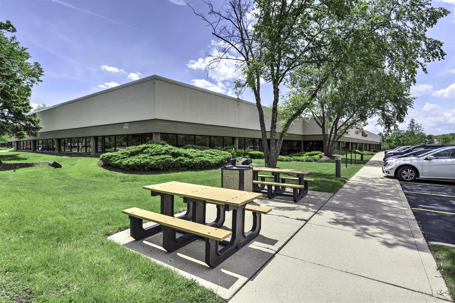 Commerce Center — Lease in Schaumburg, IL, photo 6 of 8
