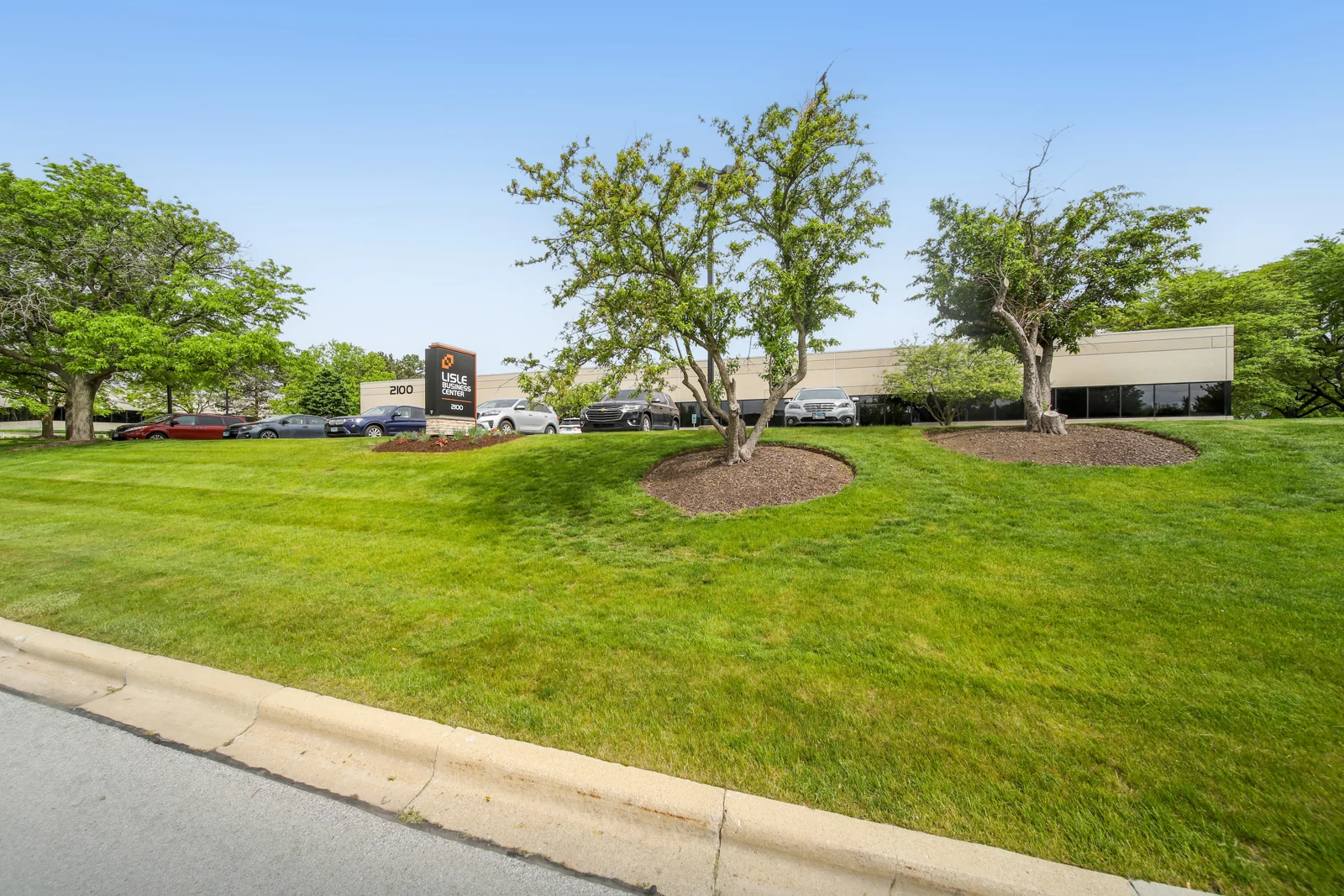 Lisle Business Center — Lease in Lisle, IL, photo 1 of 8