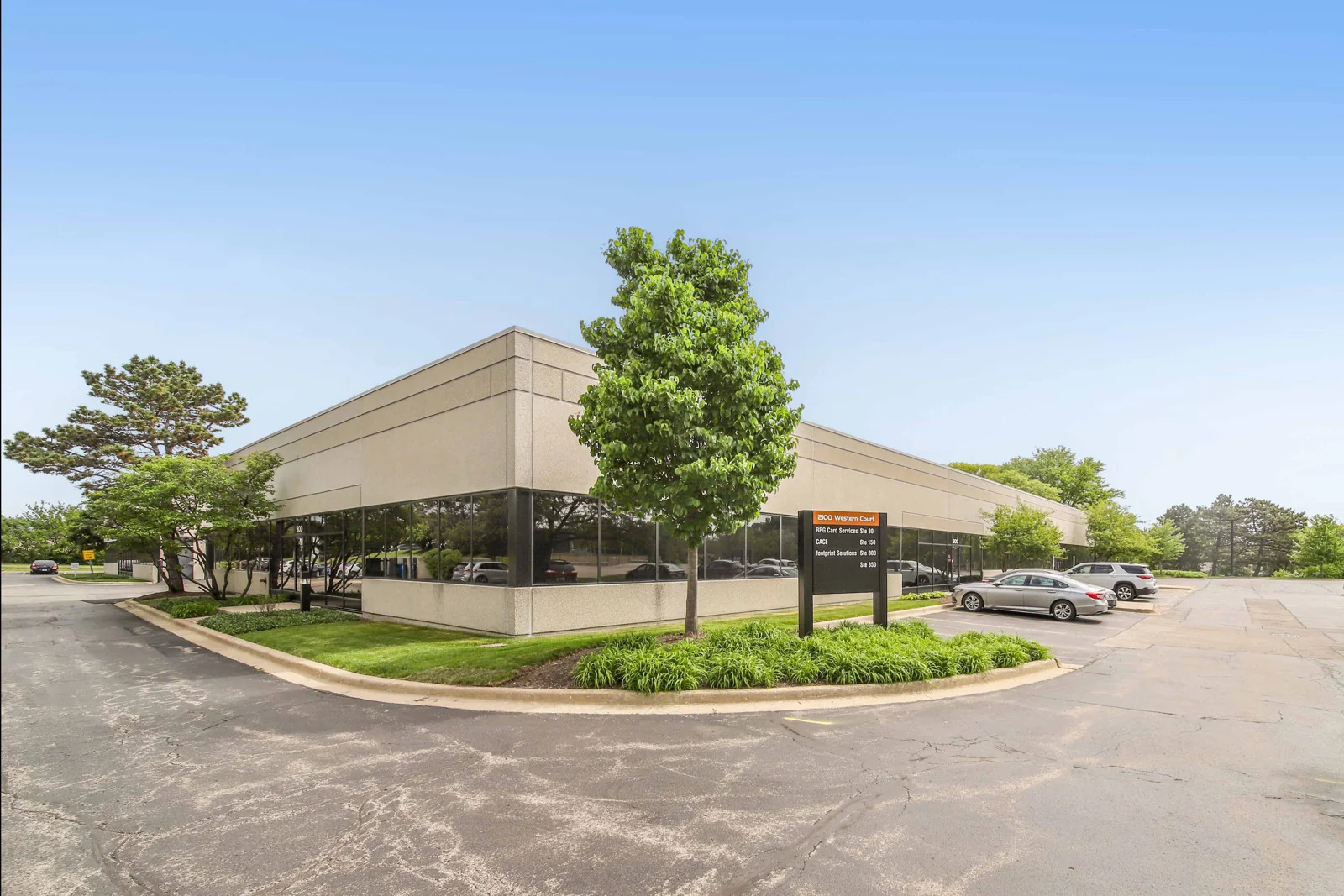 Lisle Business Center — Lease in Lisle, IL, photo 3 of 8