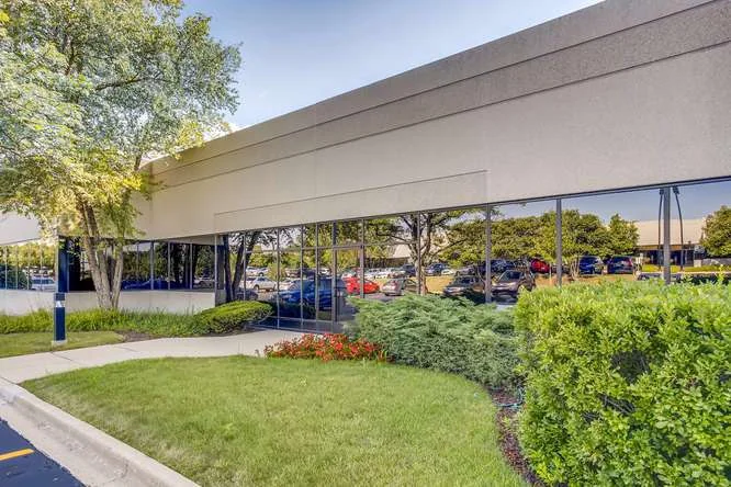 Lisle Business Center — Lease in Lisle, IL, photo 5 of 8