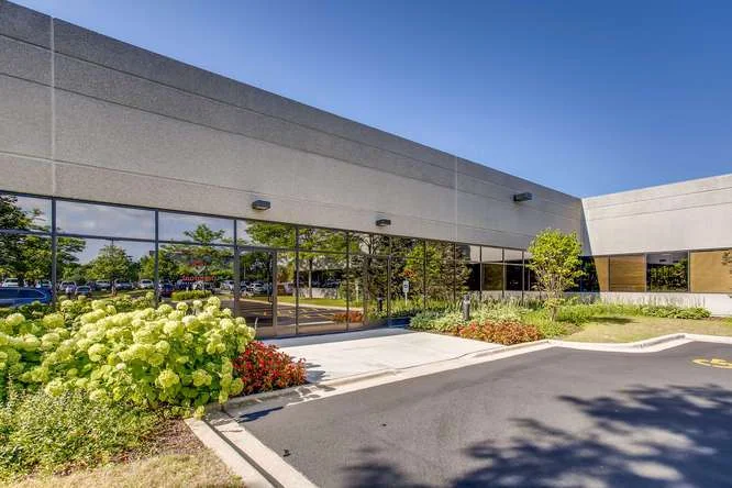 Lisle Business Center — Lease in Lisle, IL, photo 6 of 8