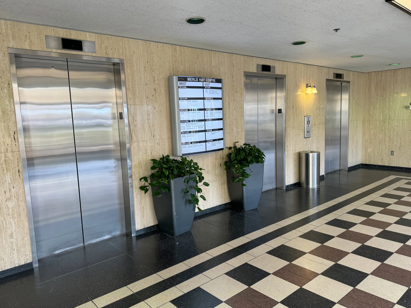 Merle Hay Centre — Lease in Urbandale, IA, photo 5 of 8