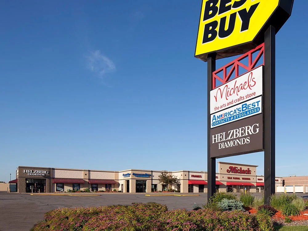 St. Cloud Shopping Center — Lease in St.cloud, MN, photo 1 of 1