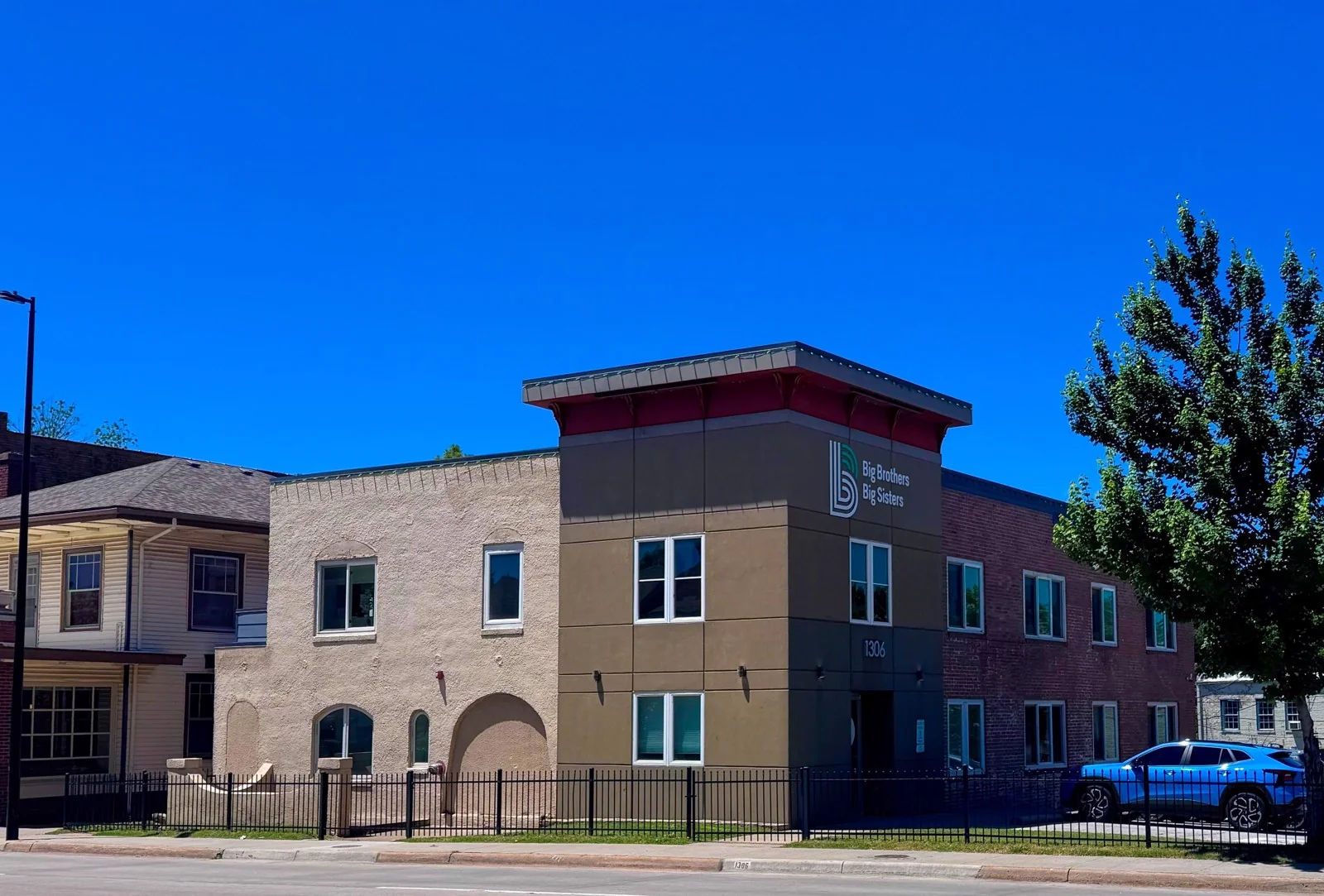 Pala-Dora Office Building — Lease in Tulsa, OK, photo 1 of 8
