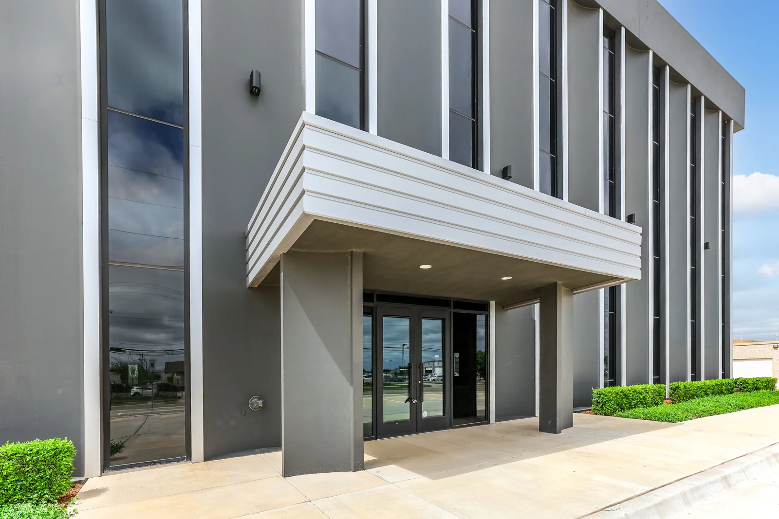 Office in Oklahoma City, OK — Sale in Oklahoma City, OK, photo 1 of 6